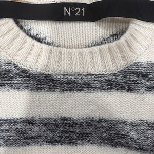 N°21 
Men's Striped Sweater - Black and White